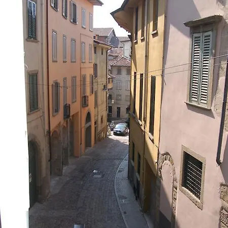 Lägenhet La Rosa Scarlatta *