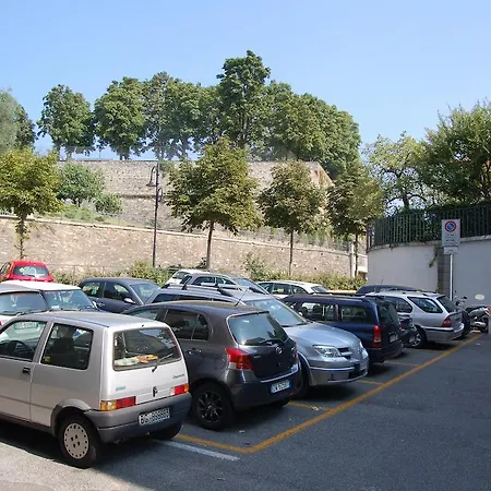 Lägenhet La Rosa Scarlatta *