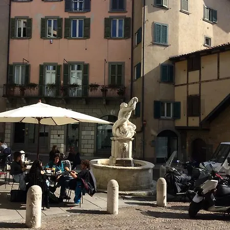 Апартаменты La Rosa Scarlatta *