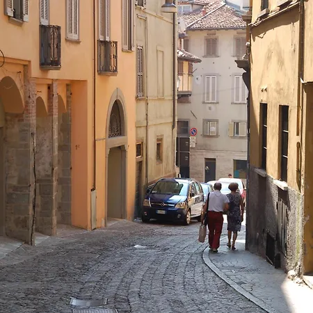 Lägenhet La Rosa Scarlatta Bergamo