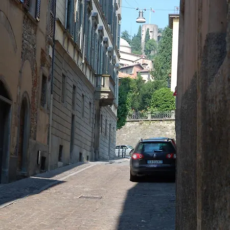 Lägenhet La Rosa Scarlatta Bergamo