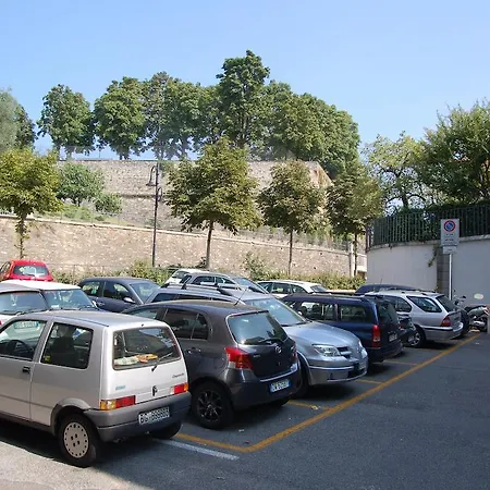 Apartment La Rosa Scarlatta *
