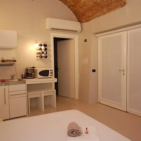 La Rosa Scarlatta Apartment *